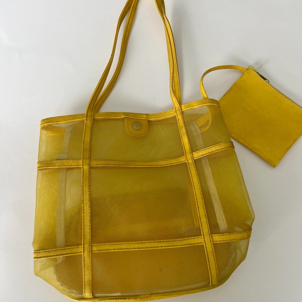 Small Yellow Pursue